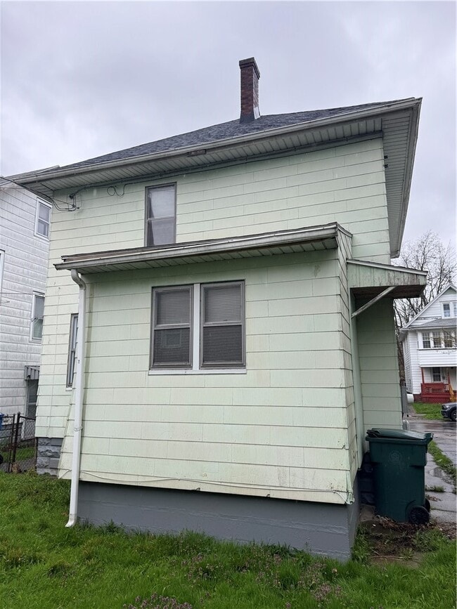 Photo - 239 Weyl St