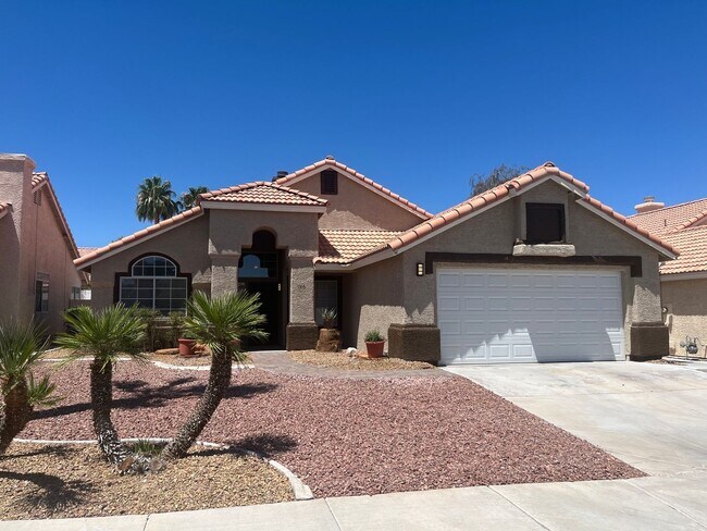 Building Photo - 4 Bedroom - Single Story - Great condition!