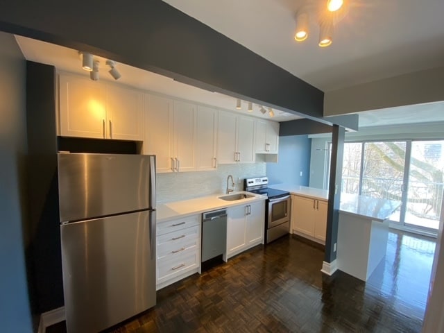 Building Photo - Beautiful 1 Bedroom, Balcony with Lake View and Full Marble Bathroom Unit 46