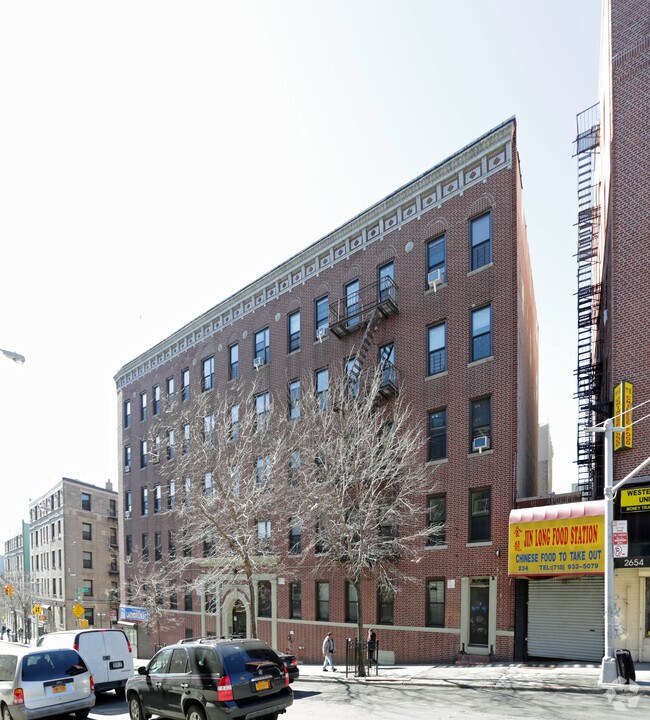 Photo - 240 E 194th