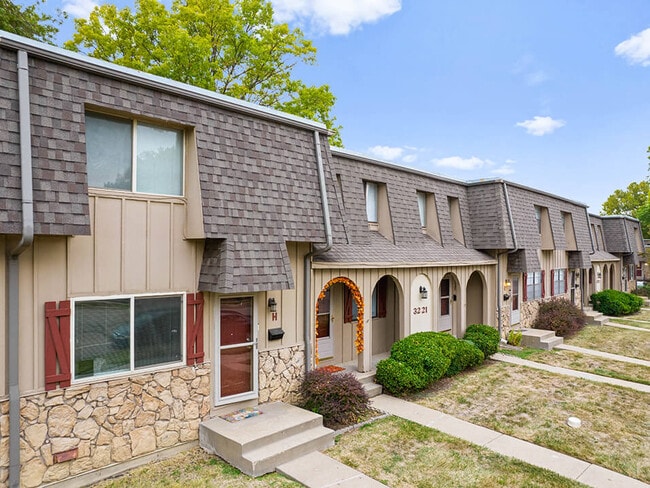 ¡Encuentre aquí su apartamento y casas adosadas en Topeka! - Misty Glen Apartments and Townhomes