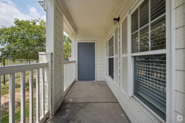 1BR, 1BA - 702SF - Patio