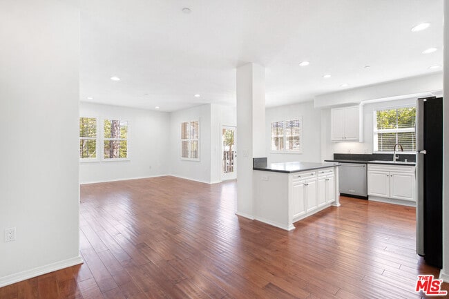 Building Photo - 13080 Pacific Promenade Unit 312