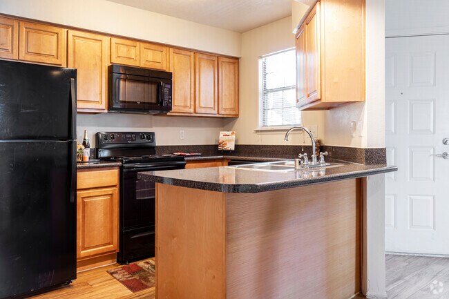 2BR, 1BA - 871 SF