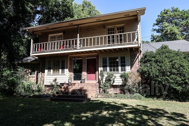 Building Photo - 2213 Country Club Ln