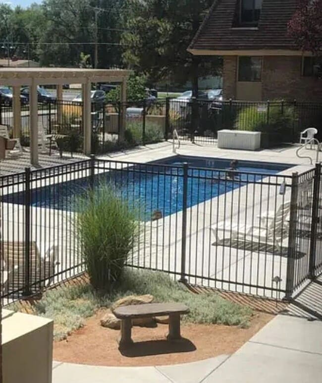 Building Photo - Updated Condo with outdoor Pool  ***Next t... Unit #12