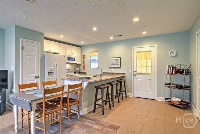 Photo - 130 Ropemaker Ln