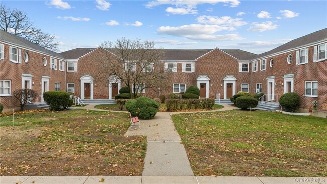 Building Photo - 131-55 234th St Unit Lower Level