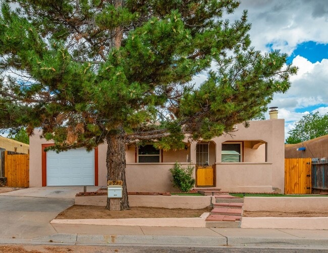 Building Photo - Newly Updated Single Level Home Available Now!