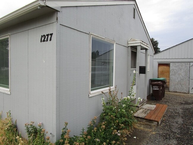 Building Photo - 0352 Unit 02