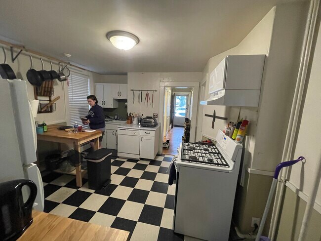 Photo - 377 Highland Ave Unidad 1