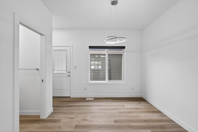 Photo - 28 Renwyck Pl