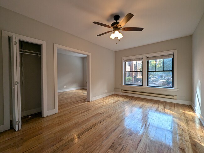 Building Photo - 628 W Cornelia Ave Unit 2e