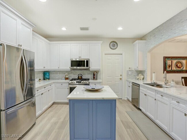Building Photo - 2847 Tiburon Blvd E Unit 8-101