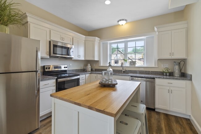 Photo - Redtail Crossing