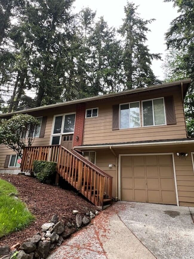 Building Photo - Nice Beckonridge Home near Chambers Bay golf course