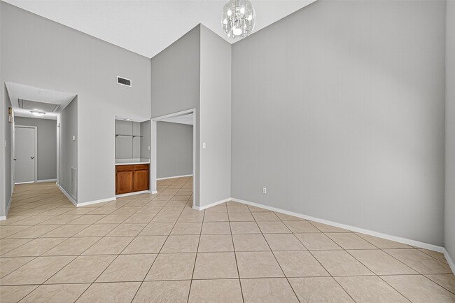 Building Photo - 4650 Glenvillage St Rental