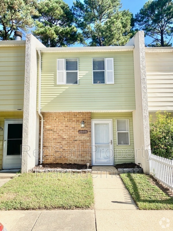 Building Photo - 1105 Old Denbigh Blvd Rental
