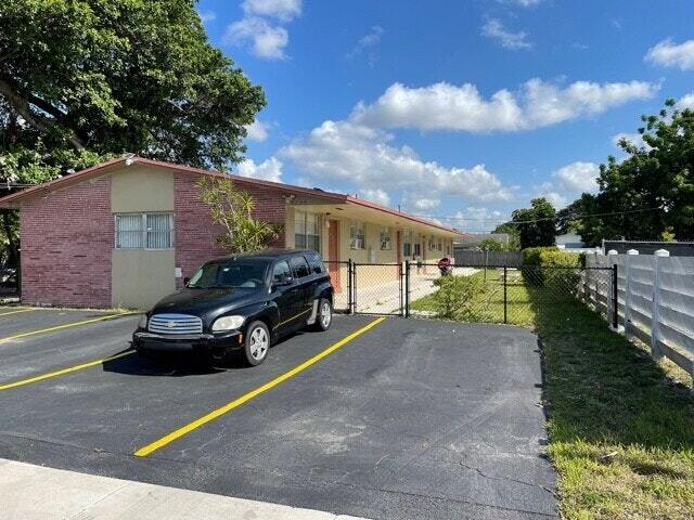 Building Photo - 5725 Tyler St Unit 4 Mayra Retamar Rental