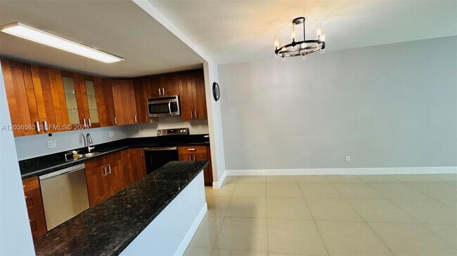Photo - 19390 Collins Ave Unit 624