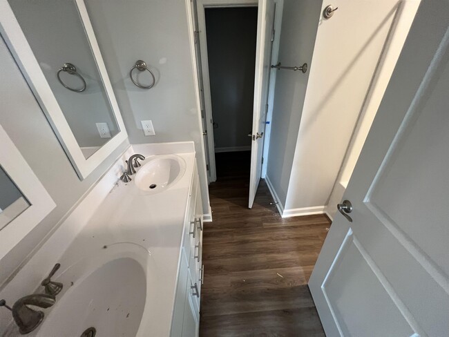 Photo - 2004 Briarwood Dr