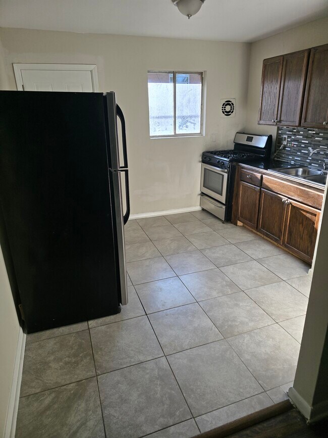 Photo - Sells Avenue Unidad 4 2nd Floor