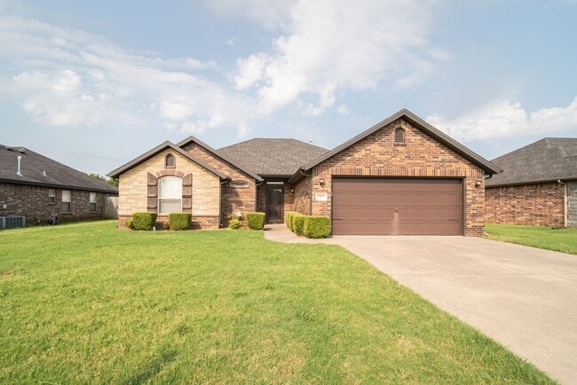 Building Photo - ***704 SW Cabriolet St***