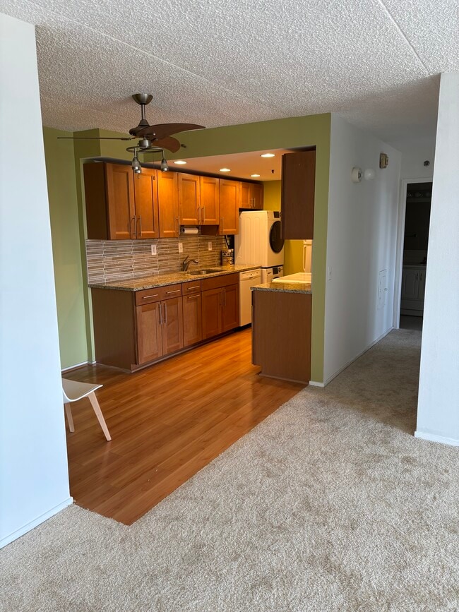 Building Photo - 5911 Edsall Rd Unit 1214