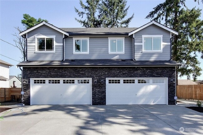 Building Photo - Spanaway Beautiful & Spacious Home! Apply ...
