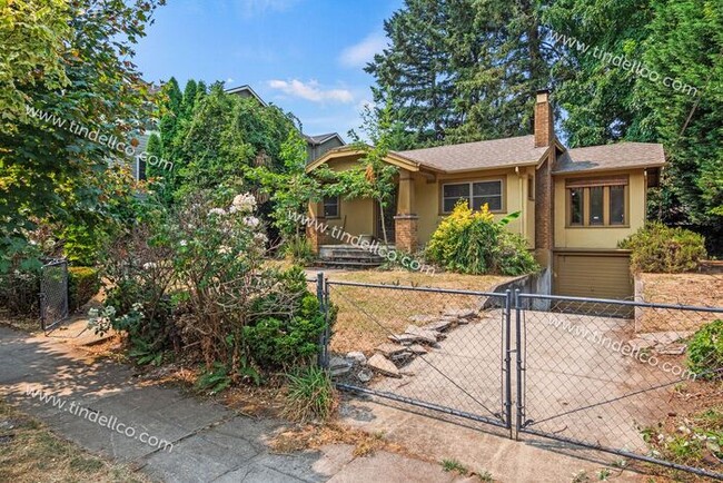 Building Photo - Modern Mediterranean 2 Bed/2 Bath with plenty of space - Pet Friendly!