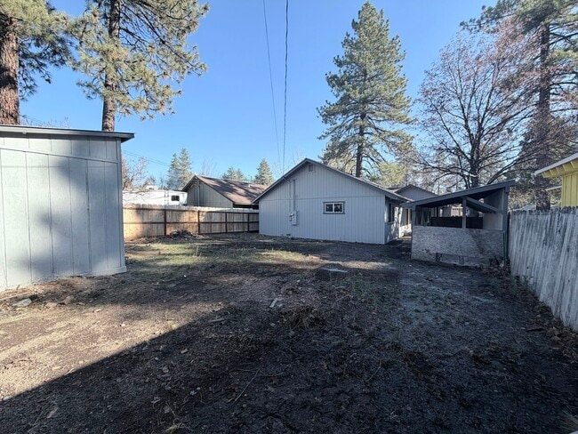 Photo - 670 Pine Way