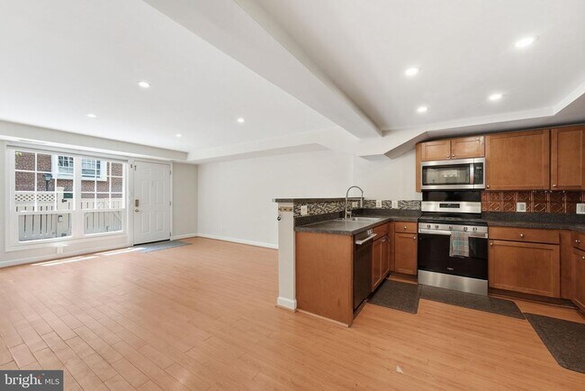 Photo - 1329 N Van Dorn St
