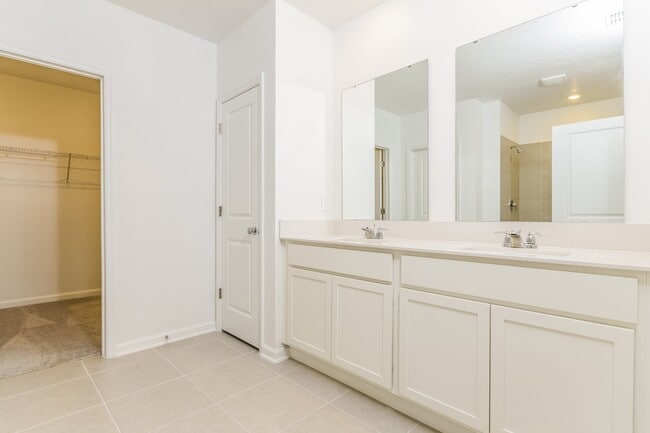 Photo - 7677 Gemstone St