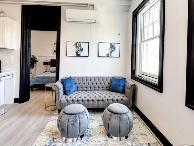 Photo - 1005 N Charles St House