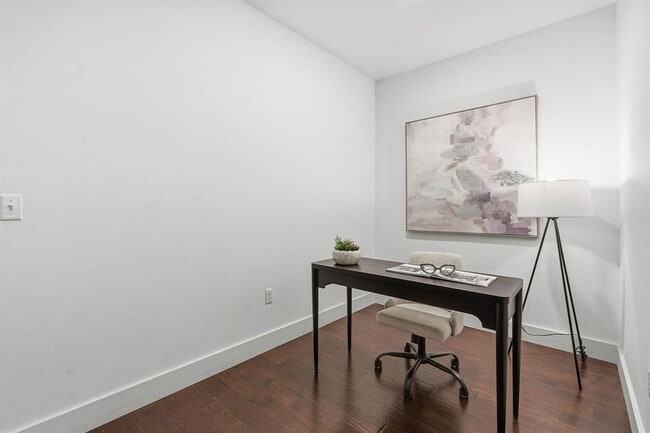 Photo - 2002 Glen Allen St Unit 104