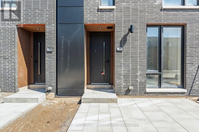 Photo - 160 Everett Cmn