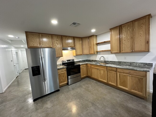 Photo - 126 S Refinery St