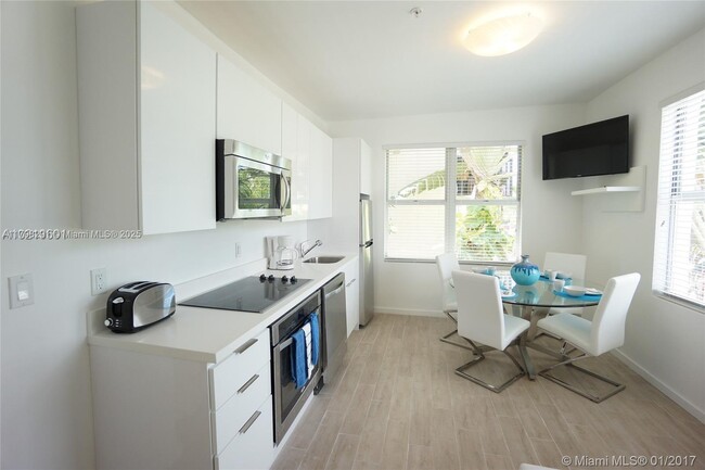 Photo - 1611 Meridian Ave Condo Unit 201
