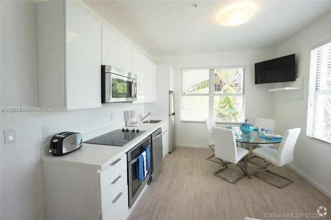 Building Photo - 1611 Meridian Ave Unit 201 Rental
