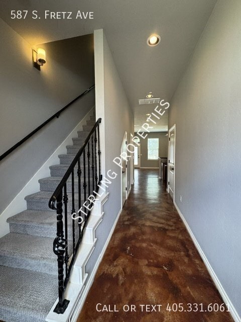 Photo - 587 S Fretz Ave