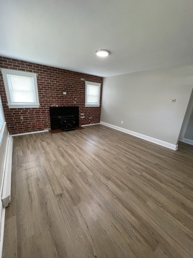 Photo - 122 Marshall St