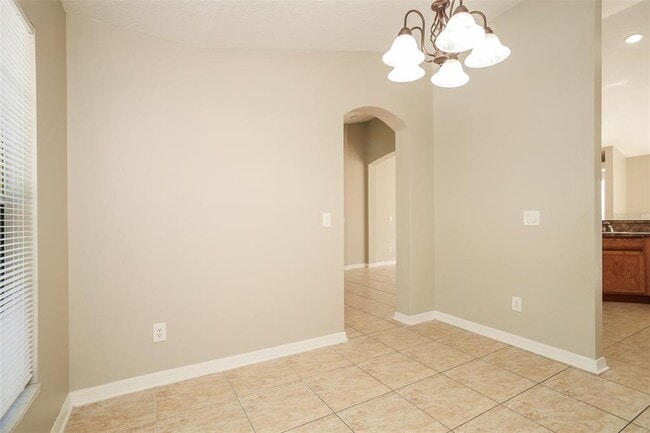 Photo - 919 Cumbran Ln