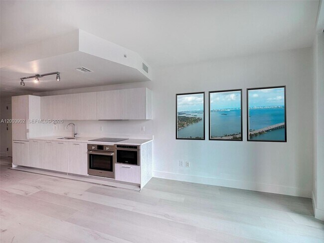 Photo - 501 NE 31st St Unidad 1107