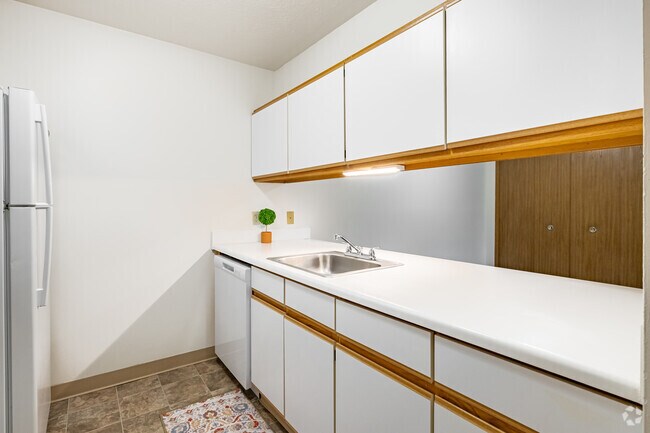 2BR, 1BA - 950SF - Kitchen