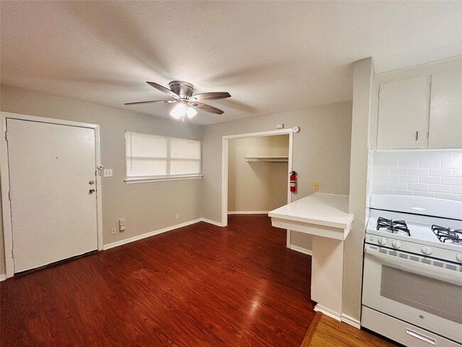Building Photo - 8803 Timberside Dr Unit 4
