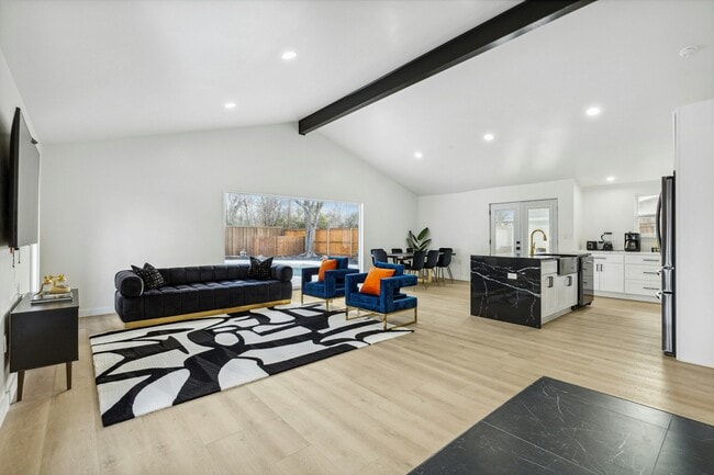 Building Photo - 3236 Golfing Green Pl