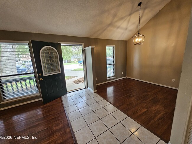 8176 Kilwinning Ln
