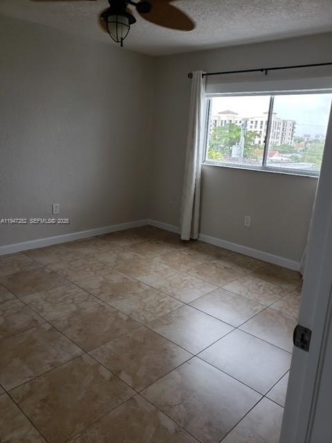 Photo - 445 SW 11th St Unidad 404