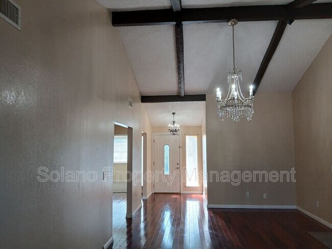 Photo - 400 Mokelumne Dr