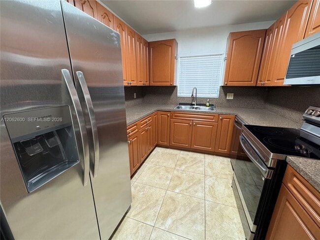 Photo - 717 NE 10th Ave